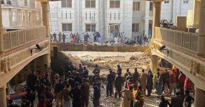 Уже 32 погибших при взрыве в мечети в Пакистане. Власти говорят, что там подорвался смертник - rus.delfi.lv - Пакистан - Латвия