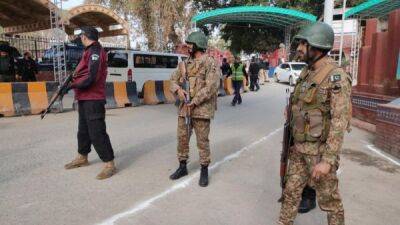 Уже 47 погибших при взрыве в мечети в Пакистане. Власти говорят, что там подорвался смертник - fokus-vnimaniya.com - Пакистан - Исламабад