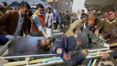 Теракт в мечети пакистанского Пешавара: большинство жертв — полицейские - ru.euronews.com - Пакистан