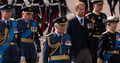 принц Уильям - принц Гарри - Карлу III мешает помириться с принцем Гарри одно королевское лицо - focus.ua - Украина - Англия
