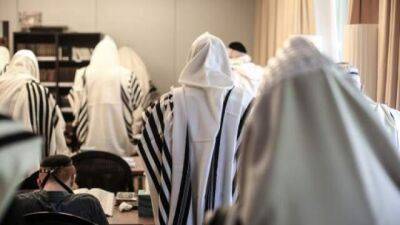Староста синагоги в Ришон ле-Ционе требует от молящихся 100.000 шекелей за неуважение - vesty.co.il - Израиль - Ришон
