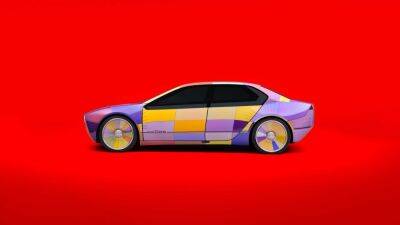 BMW показала и Vision Dee — концепт автомобиля-хамелеона с покрытием e-ink. Оно меняет цвет кузова (и отдельных элементов) в диапазоне 32 оттенков - itc.ua - Украина