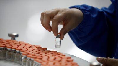 Мао Нин - Bloomberg: Китай отказался от поставок западных вакцин против COVID-19 - svoboda.org - Китай - США