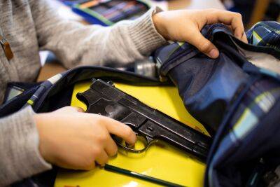 США: 6-летний мальчик выстрелил в учительницу в классе - news.israelinfo.co.il - США - штат Миссисипи