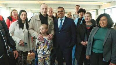 Пнина Тамано-Шата - Новый министр алии впервые встретил самолет с репатриантами из Украины - vesty.co.il - Украина - Израиль - Тунис