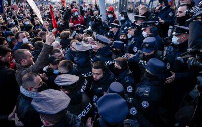 У Косово сотні сербів вийшли на протест через поранення у стрілянині двох людей - rbc.ua - Сербия - Україна - Косово