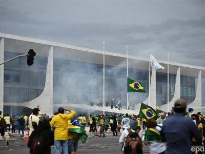 Сторонники Болсонару взяли штурмом правительственные здания в Бразилии, ворвались в Конгресс - gordonua.com - Украина - Бразилия - Сан-Паулу - Протесты