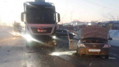На трассе «Урал» в Башкирии «Лада» столкнулась с грузовиком, пострадали два человека - usedcars.ru - Башкирия - район Иглинский