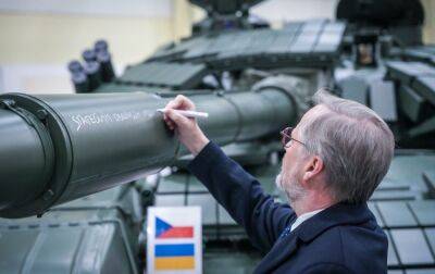 Чехія готується передати Україні нові танки. Один із них підписав прем'єр - rbc.ua - Україна - Чехія - Twitter