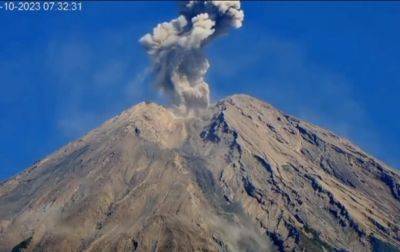 В Индонезии произошло извержение наивысшего вулкана - korrespondent.net - Украина - Италия - штат Гавайи - Индонезия