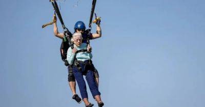 Хотела стать мировой рекордсменкой: В США умерла 104-летняя женщина, успешно прыгнувшая с парашютом - dsnews.ua - США - Украина - Швеция