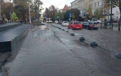 Во Львове из-за порыва водопроводной сети затопило центр города - korrespondent.net - Украина - Киев - Львов