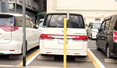 Вот это хитрецы: для чего японские водители на парковках ставят фанеру возле колес своих машин - hyser.com.ua - Украина - Япония
