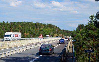 В Чехии перекрыли автомагистраль D1 из-за сообщения о минировании автобуса - vinegret.cz - Германия - Чехия