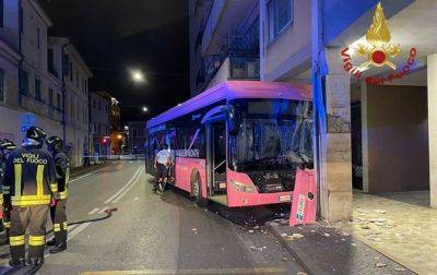 В Венеции автобус попал в ДТП, 15 пострадавших - korrespondent.net - Украина - Италия - Венеция