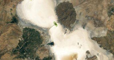 Крупнейшее гиперсоленое озеро на Земле умирает: что превращает его в пустыню (фото) - focus.ua - Украина - Иран
