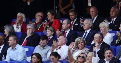 принц Уильям - принц Гарри - Кейт Миддлтон - принц Джордж - Принц Уильям с сыном приехали в Париж на матч уэльских "Драконов" в четвертьфинале ЧМ по регби - focus.ua - Украина - Англия - Франция - Париж - Фиджи