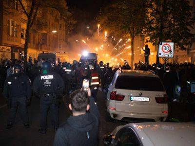 Пропалестинские демонстранты в Берлине забросали полицию камнями - unn.com.ua - Украина - Киев - Германия - Берлин - Палестина - Протесты