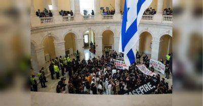 Снова захват Капитолия: в Вашингтоне не менее 100 демонстрантов прорвались в здание Конгресса США - fakty.ua - США - Украина - Вашингтон - Израиль