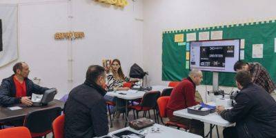 Вільям Бернс - В украинских школах планируют учить детей управлять дронами - nv.ua - Украина