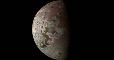 Самый вулканический мир Солнечной системы: аппарат NASA сделал снимки спутника Юпитера (фото) - focus.ua - Украина