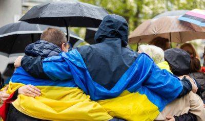 За осквернение флага Украины два венгра могут быть наказаны штрафами - obzor.lt - Россия - Украина - Венгрия - Литва - Вильнюс - Ес