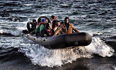 Более тысячи мигрантов прибыли на испанские Канарские острова за один день - unn.com.ua - Украина - Киев - Испания - Сенегал - Reuters