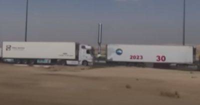 В Газу въехали грузовики с гуманитарной помощью: палестинцы недовольны (видео) - focus.ua - Украина - Израиль - Египет - Катар