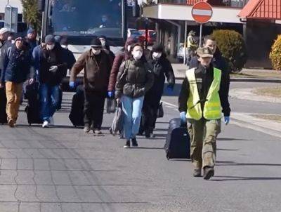 Дома столько не заработать: в Польше серьезный дефицит кадров – какую работу предлагают украинцам - ukrainianwall.com - Украина - Германия - Польша - Голландия