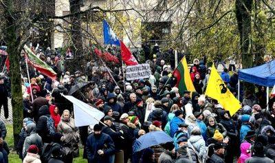 Полтысячи человек протестуют перед Сеймом по поводу рассматриваемых поправок к налогу на недвижимость - obzor.lt - Литва - Вильнюс