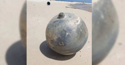 "Из другого мира": таинственный металлический шар выбросило на пляж в Австралии (фото) - focus.ua - Украина - Австралия - Намибия - Находка