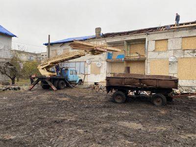 «Значительные повреждения»: в Боровой восстанавливают дома после удара РСЗО - objectiv.tv