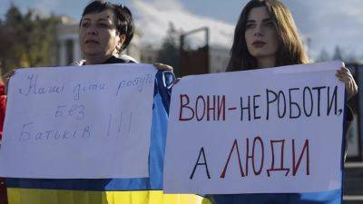 В Украине прошли митинги с требованиями демобилизации военных - ru.euronews.com - Россия - Украина - Киев - Львов - Одесса - Донецкая обл.