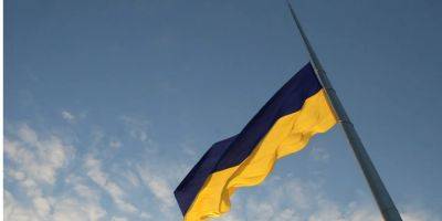 Вільям Бернс - В Киеве непогода повредила самый большой флаг Украины - nv.ua - Украина - місто Киев