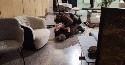 В торговом центре Бангкока 14-летний подросток открыл стрельбу: есть погибшие и раненые (ФОТО, ВИДЕО) - dsnews.ua - Украина - Таиланд - Бангкок - Нападение