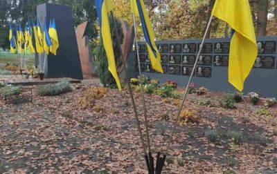 Из Мемориала славы на Волыни похитили флаги Украины - korrespondent.net - Украина - Киев - Одесса