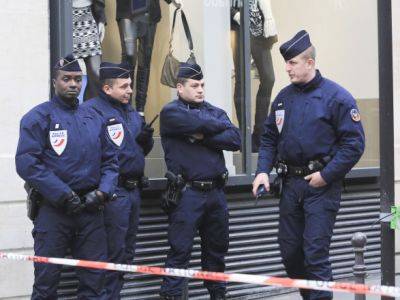 Во Франции женщина в чадре угрожала "взорвать себя": полиция открыла огонь - unn.com.ua - Украина - Киев - Германия - Франция - Париж