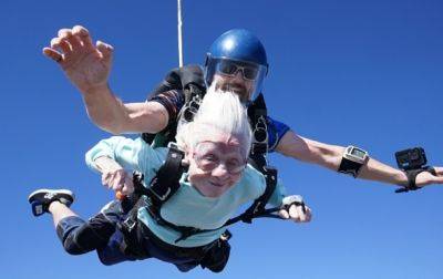 104-летняя американка прыгнула с парашютом - korrespondent.net - США - Украина - шт. Иллинойс - Chicago