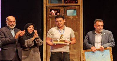 Иранский зритель с восторгом воспринял постановку худжандского театра «Летающий лекарь» - dialog.tj - Иран - Таджикистан - Худжанд