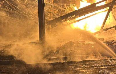 Взрыв и пожар: россияне влупили по важному заводу, что известно на данный момент - politeka.net - Украина - Кременчуг