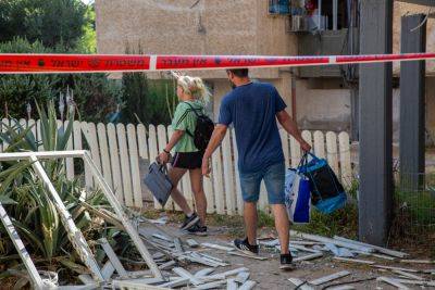 Двое жителей Бат-Яма украли последние деньги у пары, эвакуированной из Ашкелона - news.israelinfo.co.il - Тель-Авив - Бат-Яма