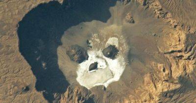 Заглянуть смерти в глаза. Астронавт запечатлел светящийся "череп", скрытый ото всех в Сахаре - focus.ua - Украина - Ливия - Чад