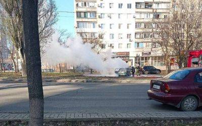 В Мариуполе взорвали авто российского полицейского - фото и видео - apostrophe.ua - Россия - Украина - Мариуполь - Оккупанты