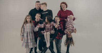 "У меня никогда не было здоровых детей". Как семья Сенцовых воспитывает двоих кровных и четырех усыновленных детей с инвалидностью - pravda.com.ua