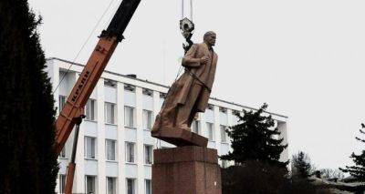 Декоммунизация продолжается: Луганский «Борцам революции» есть в списке. Какие памятники разрешили снести — список - cxid.info - Украина - Киев