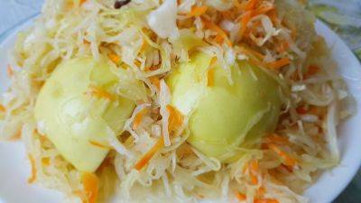 Захочется съесть сразу всю банку: рецепт квашеной капусты с яблоками на зиму - hyser.com.ua - Украина