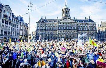 Грета Тунберг - До 70 тысяч человек вышли на климатический марш в Амстердаме - charter97.org - Белоруссия - Швеция - Голландия - Амстердам