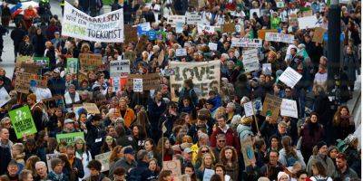 Грета Тунберг - В Амстердаме на климатический марш пришли 85 тысяч человек — фото - nv.ua - Украина - Швеция - Голландия - Палестина - Амстердам