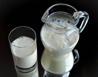Кислое магазинное молоко нельзя пить - причину назвала микробиолог - apostrophe.ua - Украина