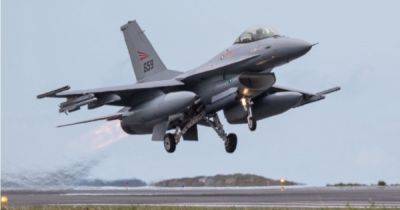 В США стартовала подготовка украинских пилотов на истребителях F-16, - Пентагон - dsnews.ua - США - Украина - Румыния